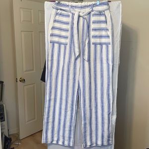 Relaxed fit beach pants.